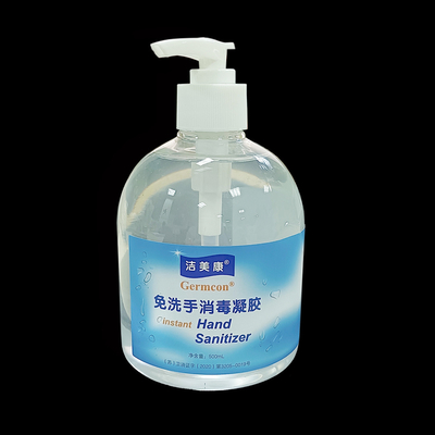 75%アルコールを消毒するアロエの抗菌が付いている即刻手のSanitizerのゲルを詰めている家族